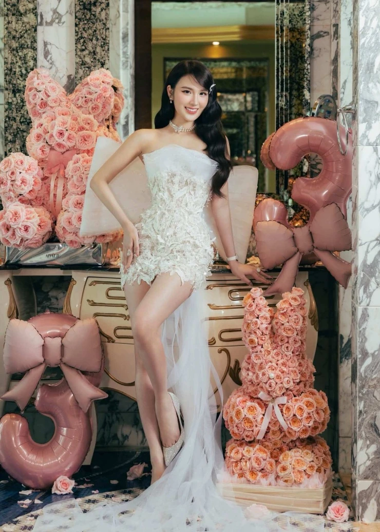 Ảnh sao 3/9: Hoa hậu Mai Phương Thúy mong có người yêu Ảnh sao 3/9: Hoa hậu Mai Phương Thúy mong có người yêu