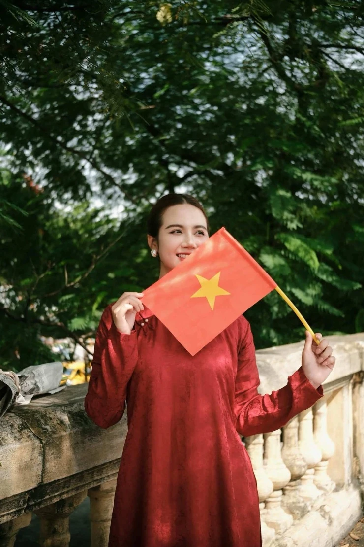 Ảnh sao 3/9: Mai Phương Thúy mong có người yêu