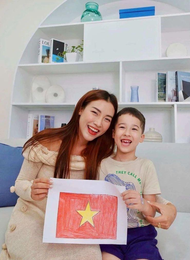 Ảnh sao 3/9: Mai Phương Thúy mong có người yêu