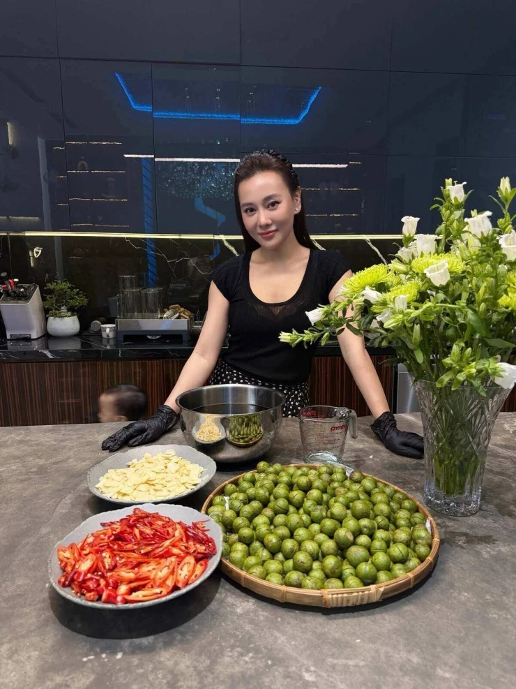 Ảnh sao 30/6: Bảo Thy khoe dáng sexy sau giảm 6 kg