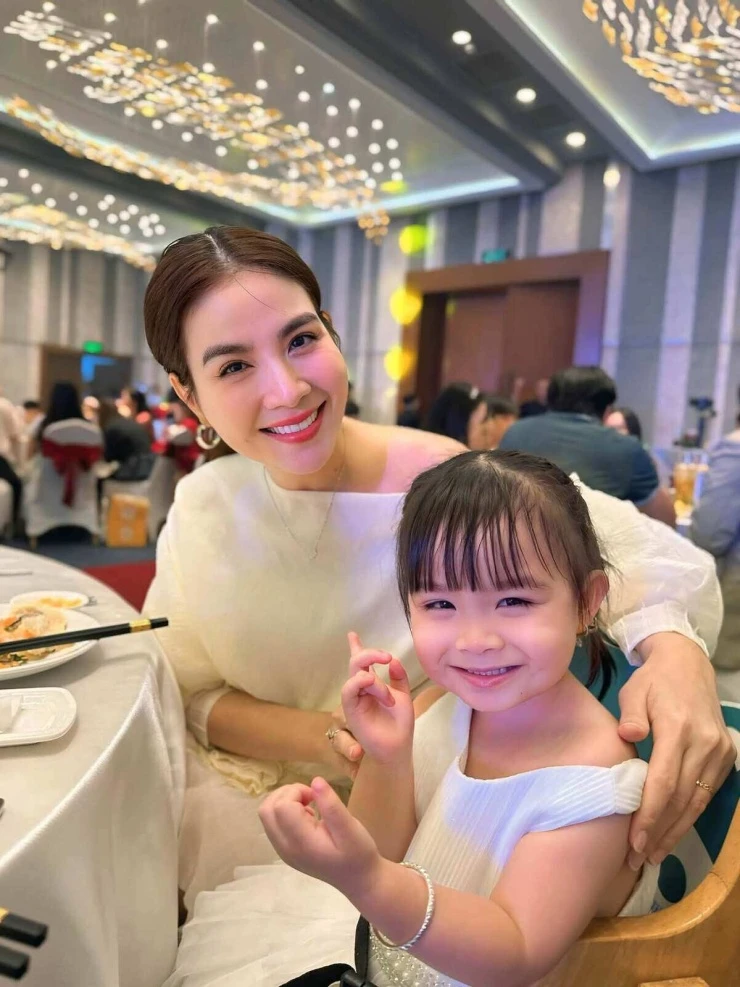 Ảnh sao 30/8: Giáng My khoe ảnh thời trẻ