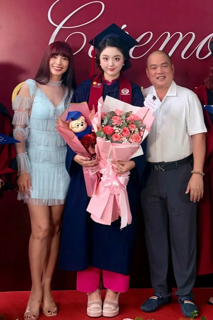 Ảnh sao 31/5: Vợ chồng Thúy Hạnh mừng con gái Suti tốt nghiệp cấp 3
