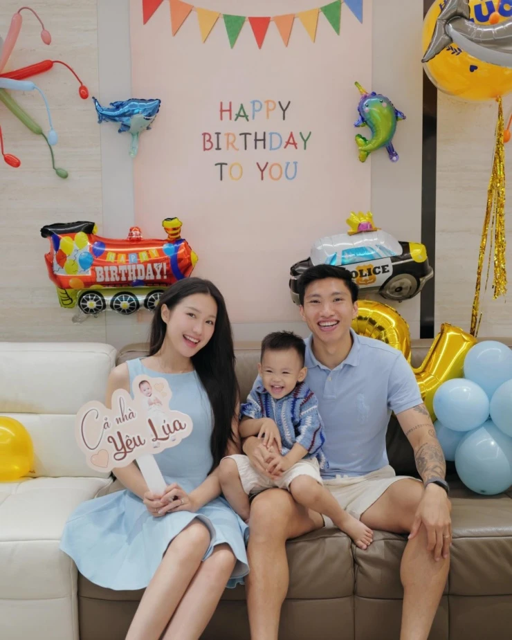 Ảnh sao 4/5: Diệp Lâm Anh đi lặn biển với bạn trai kém 11 tuổi