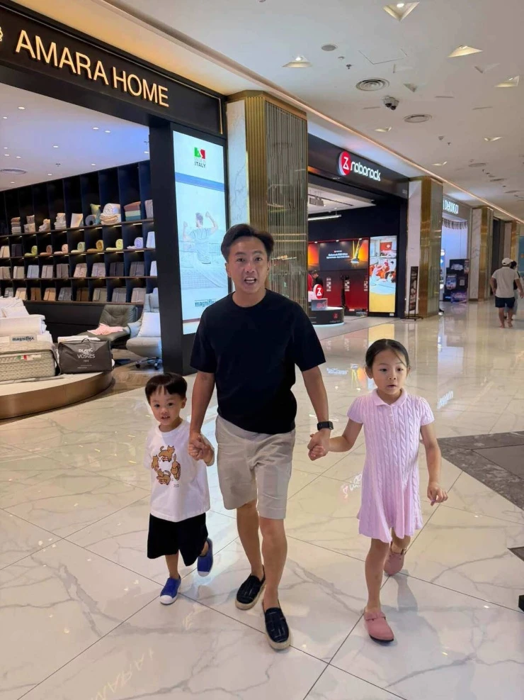 Ảnh sao 5/10: Hoa hậu Quỳnh Anh, á hậu Pháo đội vương miện đi ăn Ảnh sao 5/10: Hoa hậu Quỳnh Anh, á hậu Pháo đội vương miện đi ăn