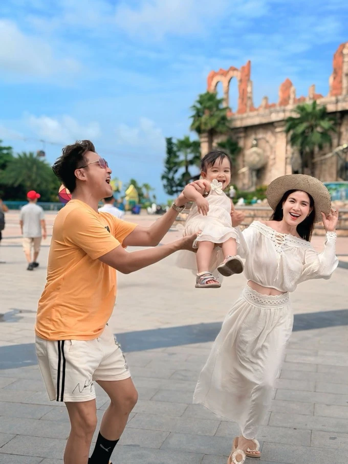 Ảnh sao 5/6: Bé Gạo nhà Ngô Thanh Vân ghi điểm vì ngoan ngoãn