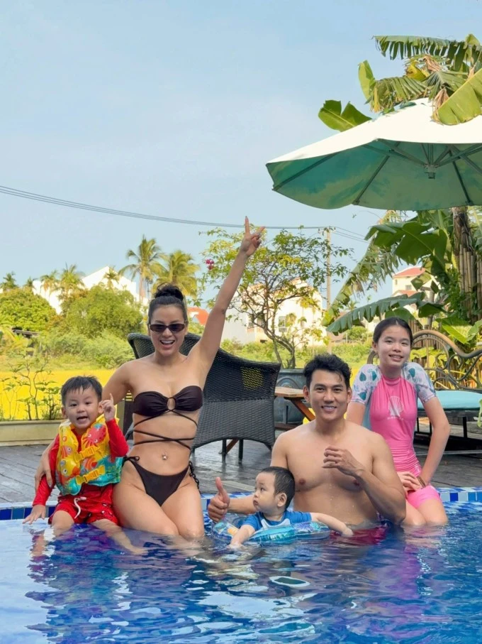 Ảnh sao 5/6: Bé Gạo nhà Ngô Thanh Vân ghi điểm vì ngoan ngoãn