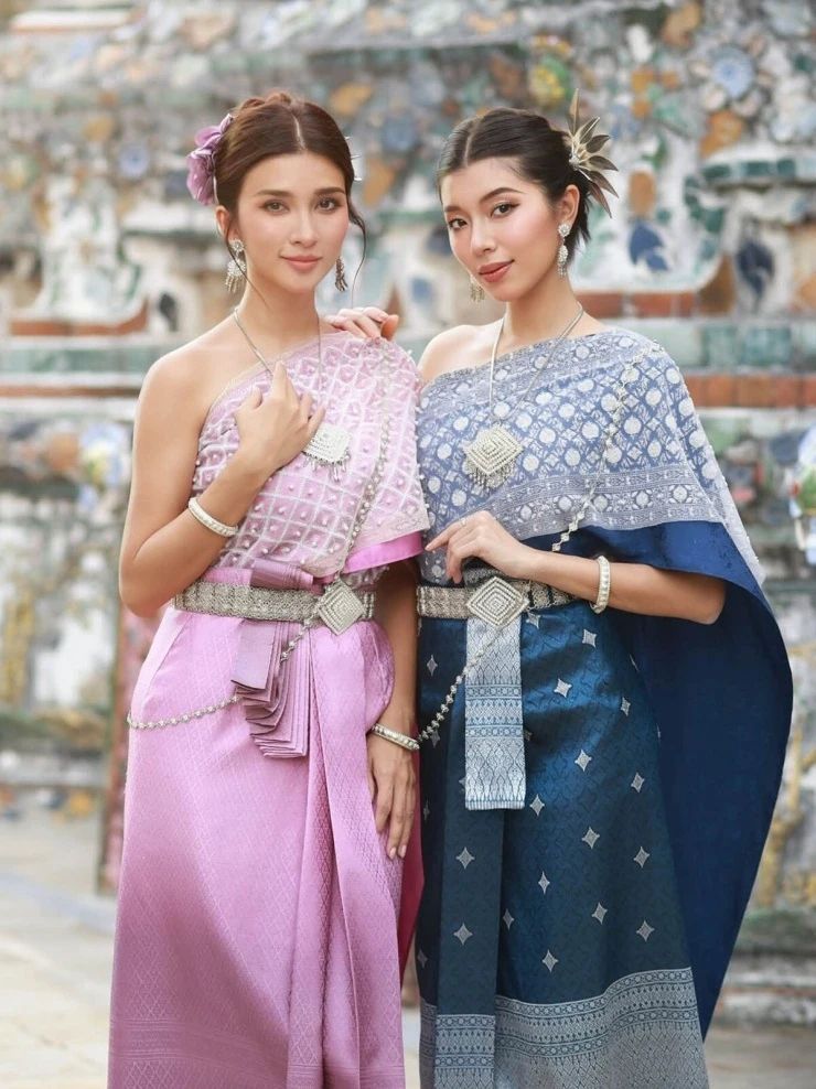 Ảnh sao 6/10: Công chúa hàng hiệu Tiên Nguyễn quẩy cùng em dâu tương lai Ảnh sao 6/10: Công chúa hàng hiệu Tiên Nguyễn quẩy cùng em dâu tương lai