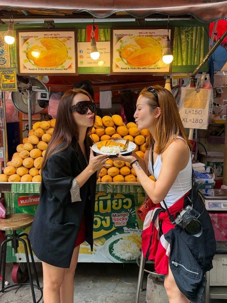 Ảnh sao 6/10: Công chúa hàng hiệu Tiên Nguyễn quẩy cùng em dâu tương lai Ảnh sao 6/10: Công chúa hàng hiệu Tiên Nguyễn quẩy cùng em dâu tương lai