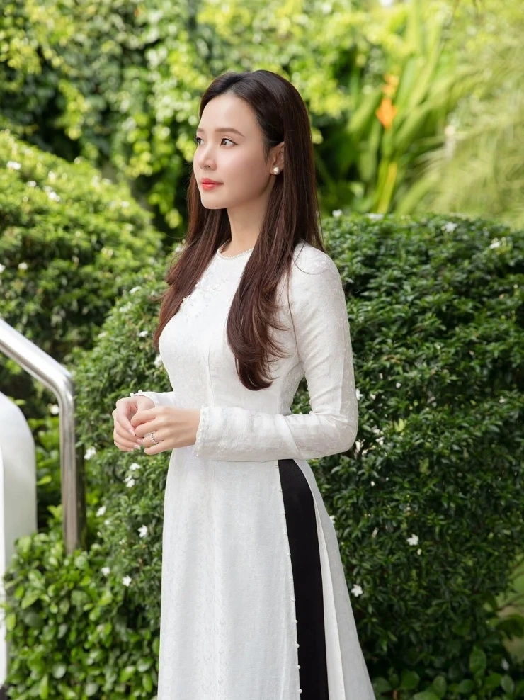 Ảnh sao 6/9: Linh Rin đón sinh nhật cùng nhóm bạn thân