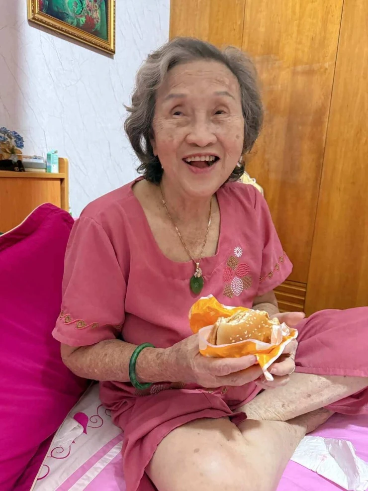 Ảnh sao 7/10: Đặng Thu Thảo chia sẻ kỷ niệm 9 năm cưới doanh nhân Trung Tín
