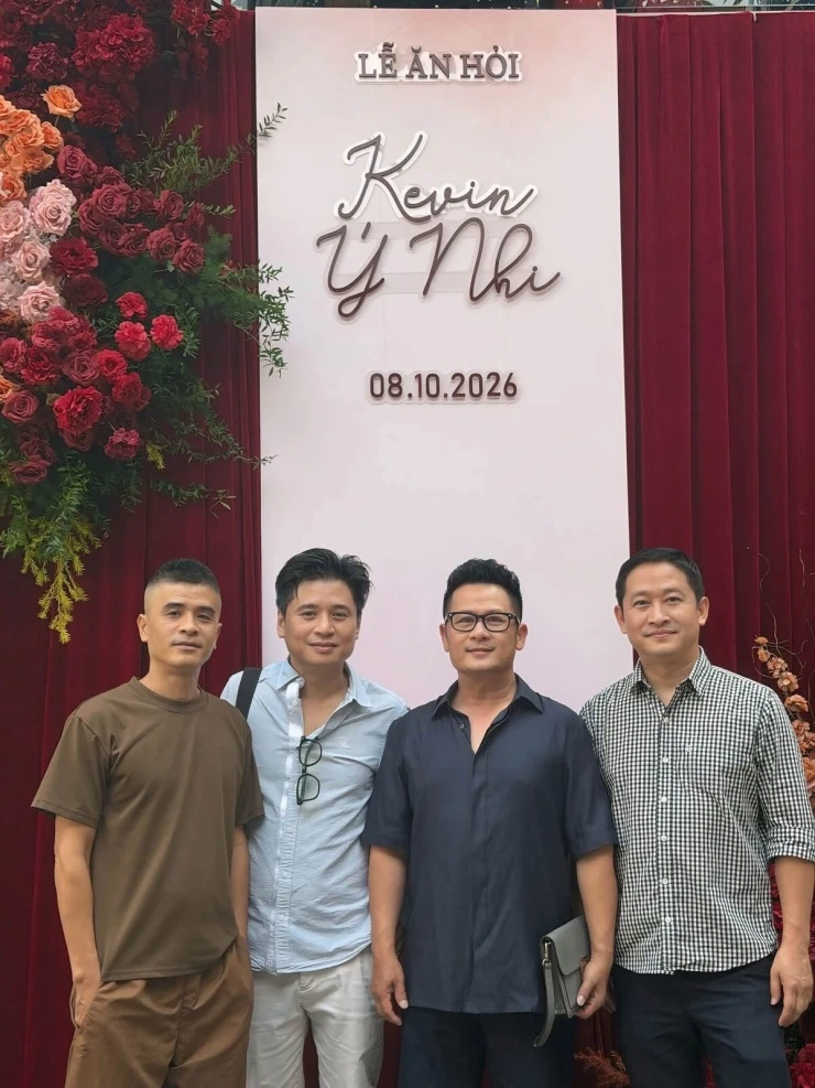 Ảnh sao 9/10: Đàm Vĩnh Hưng đưa con trai đi cùng khi sang Mỹ diễn