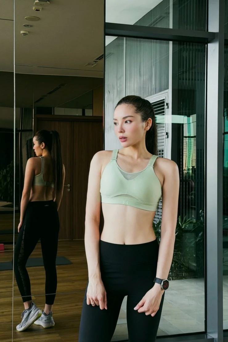 Ảnh sao 9/4: Lê Phương kỷ niệm 10 năm gặp ông xã kém tuổi