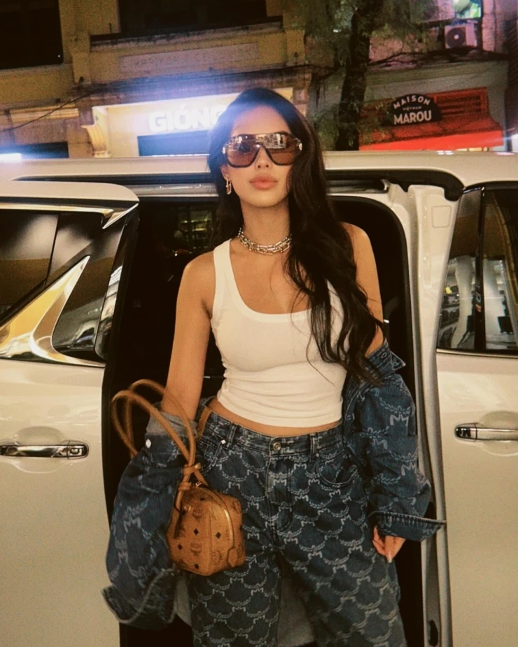 Ảnh sao 9/5: Con trai Ưng Hoàng Phúc cao hơn bố gần một cái đầu