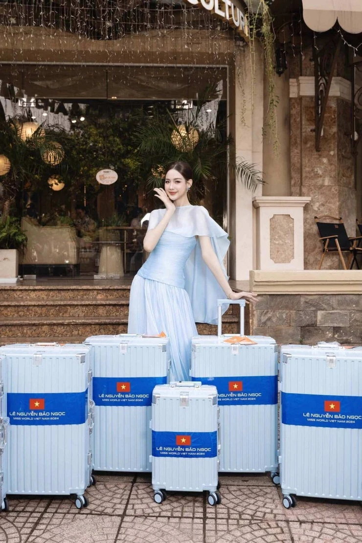 Ảnh sao 9/8: Ngọc Quyên mừng sinh nhật kiểu miệt vườn của Thúy Nga