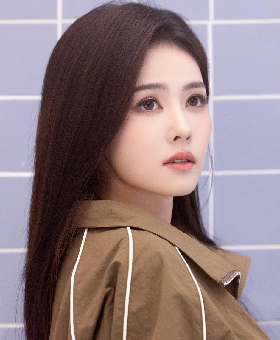 Bạch Lộc lao đao