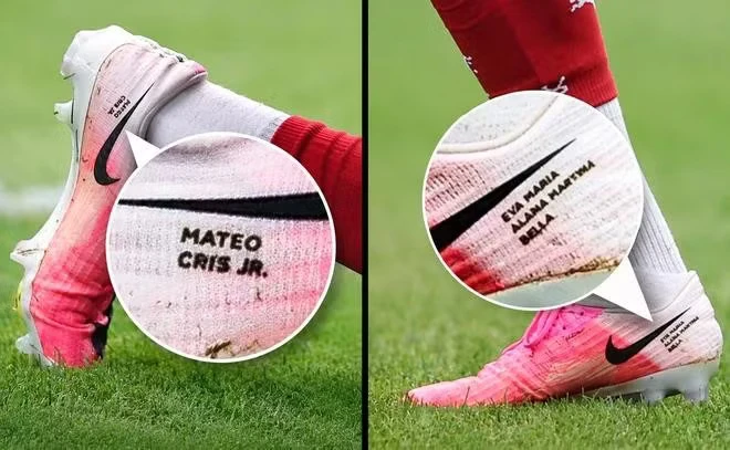 Bạn gái ăn mừng bàn thắng của Ronaldo Bạn gái ăn mừng bàn thắng của Ronaldo