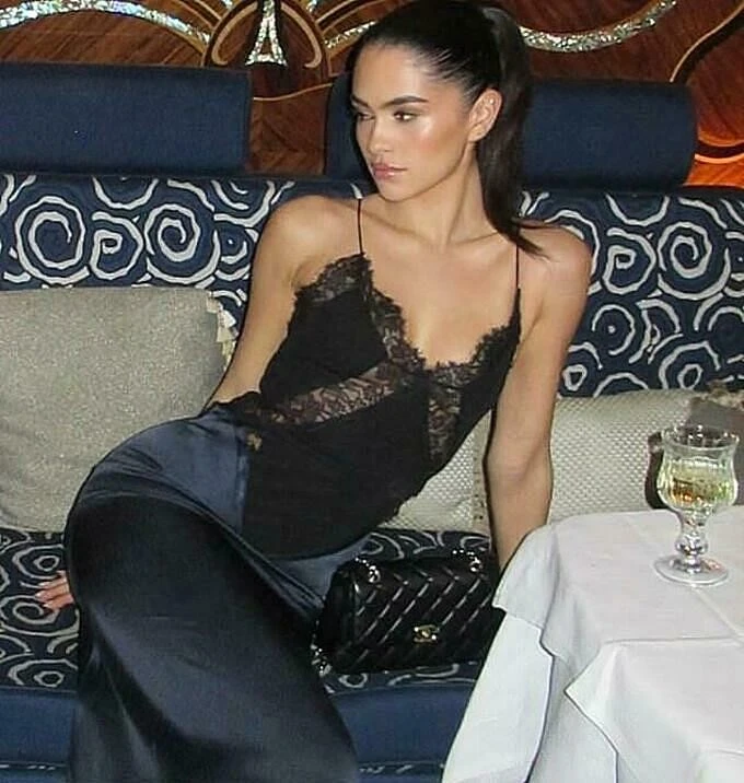 Bạn gái Romeo ngợi ca Victoria Beckham công khai