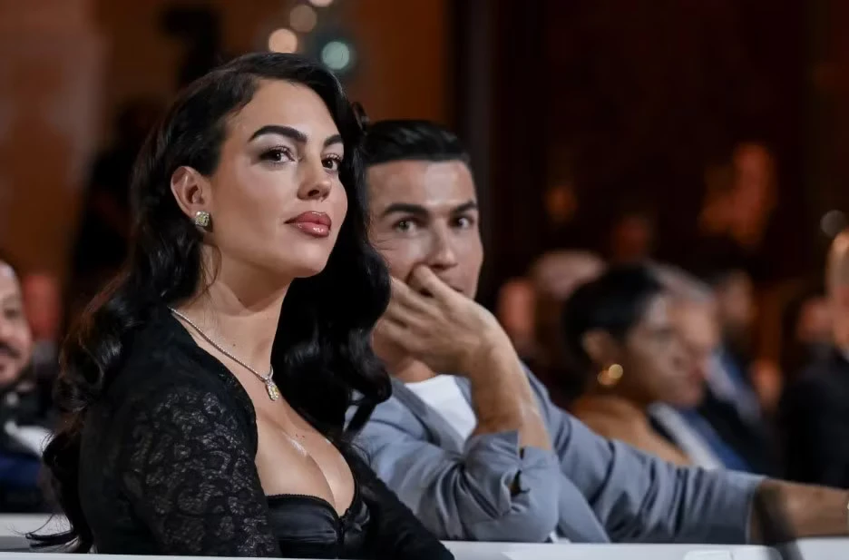 Bạn gái Ronaldo thắng kiện Bạn gái Ronaldo thắng kiện