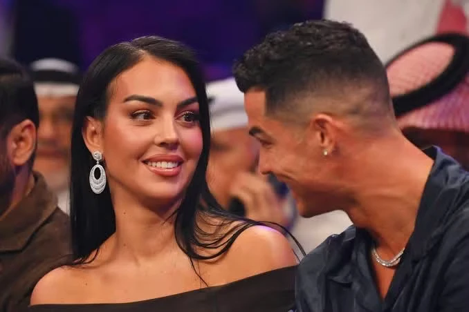 Bạn gái Ronaldo thắng kiện Bạn gái Ronaldo thắng kiện