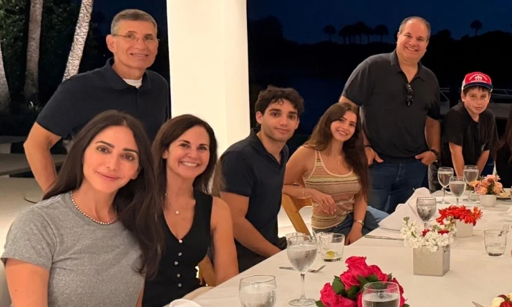 Bạn gái Simon Cowell giữ quan hệ tốt với chồng cũ sau bê bối cắm sừng