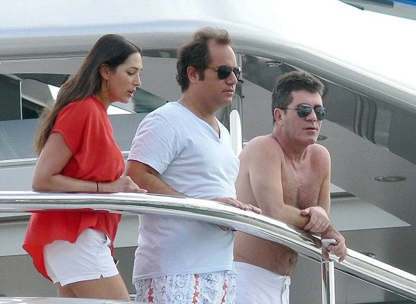 Bạn gái Simon Cowell giữ quan hệ tốt với chồng cũ sau bê bối cắm sừng