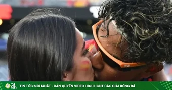 Bạn gái xuống sân hôn Lamine Yamal sau vô địch World Cup