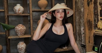 Bất ngờ check-in ở Nhà Thờ Lớn Hà Nội, hot girl khiến CĐM thích thú