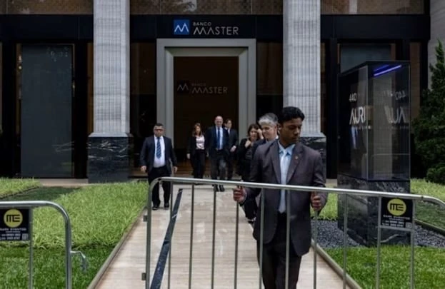 Bê bối rúng động toàn cầu: Một ngân hàng vừa sụp đổ vì cáo buộc gian lận, bắt khẩn ông chủ vì truy cập trái phép dữ liệu Interpol