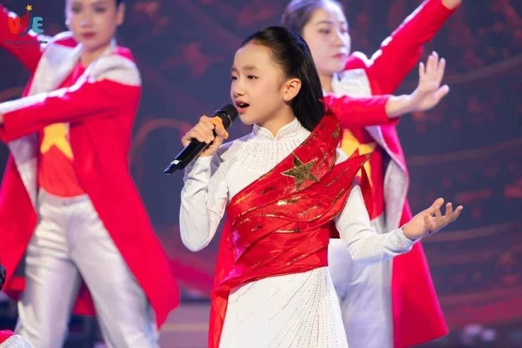 Bé gái 11 tuổi - học trò đặc biệt của nhạc sĩ Nguyễn Văn Chung là ai?