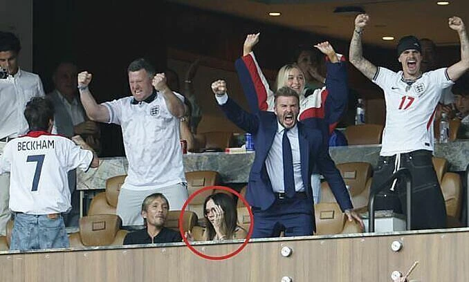 Becks hài hước bênh vực vợ sau khi Vic bị nói vô cảm