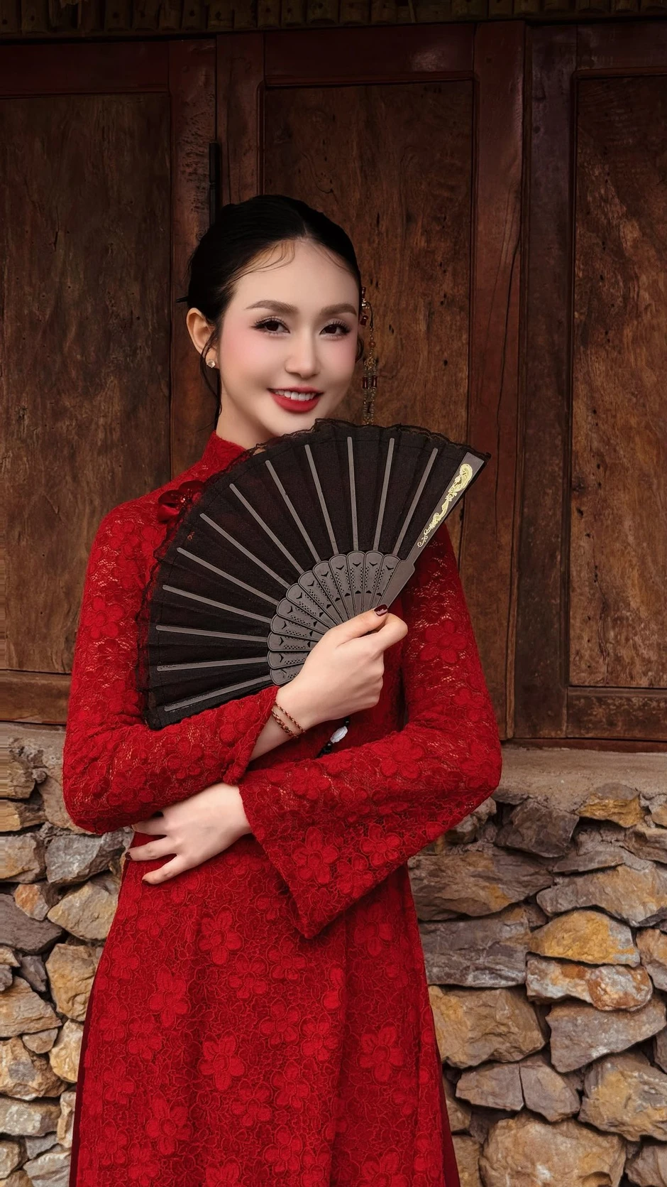 Bị chê nhan sắc xuống cấp, vợ Tuấn Hưng lên tiếng