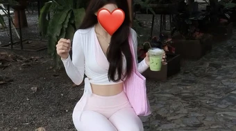 Bị chỉ trích vì mặc đồ ôm sát chụp ảnh ở quán cà phê, chính chủ phân trần: "Chỉ chụp trả job"