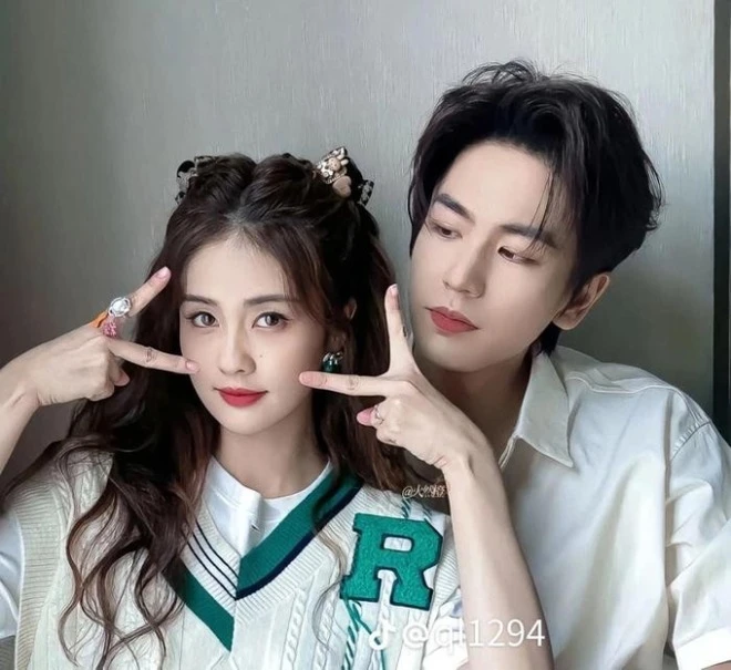 Bị ép chia tay Trương Lăng Hách, Bạch Lộc lộ bằng chứng hẹn hò nam thần tâm cơ nhất showbiz