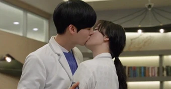 Bí mật hôn nhân của Goo Hye Sun - Ahn Jae Hyun khiến tình cũ Hyun Bin sốc tại chỗ