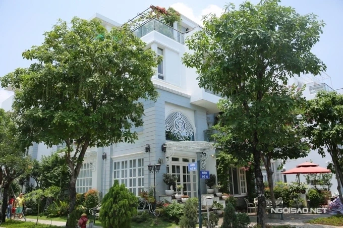 Biệt thự 200m2 ở Thủ Đức của Minh Khang – Thúy Hạnh: Thiết kế hiện đại và tiến độ thi công