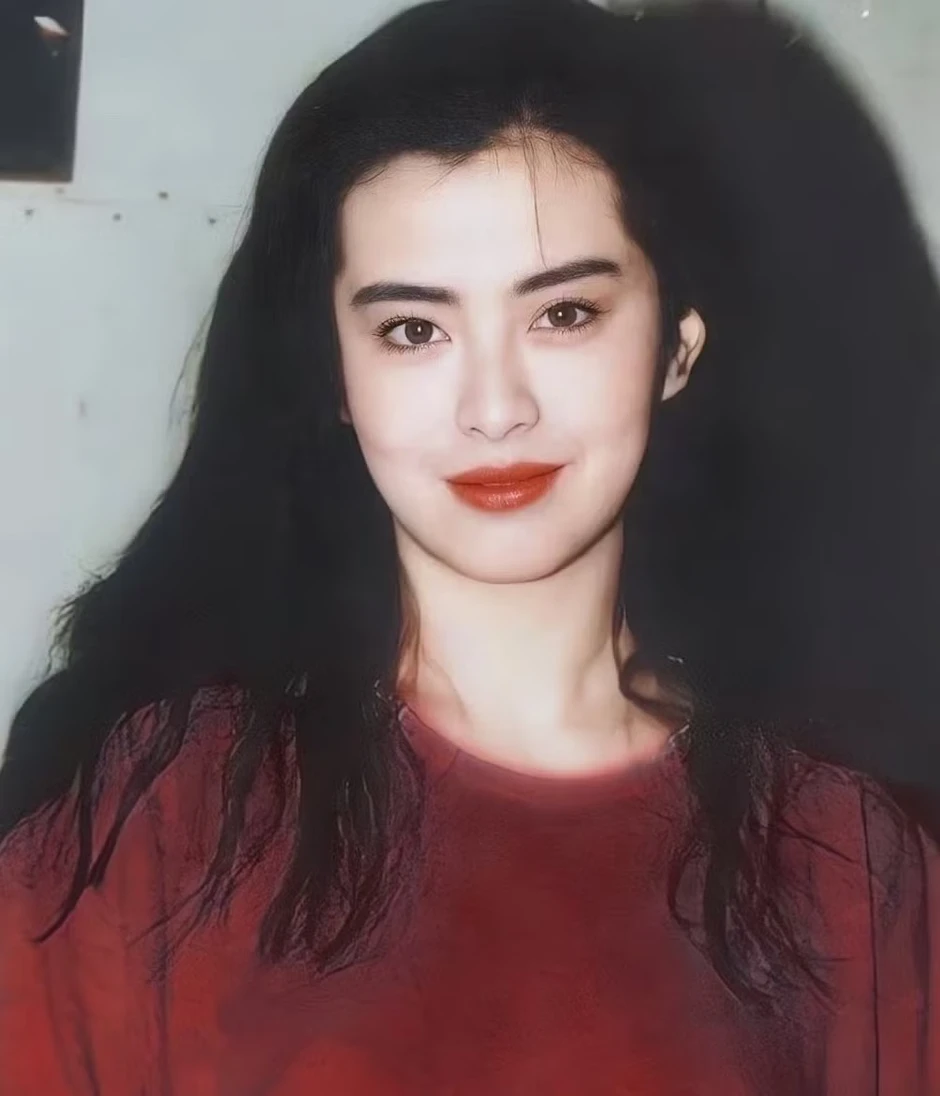 Biểu tượng nhan sắc bất ngờ trả lời phỏng vấn sau 22 năm rời showbiz