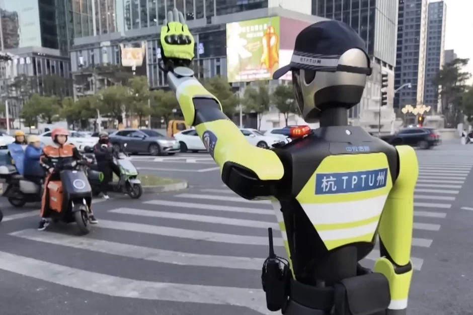 Binh đoàn robot hình người đổ bộ đường phố Trung Quốc, chuyện gì đang xảy ra?