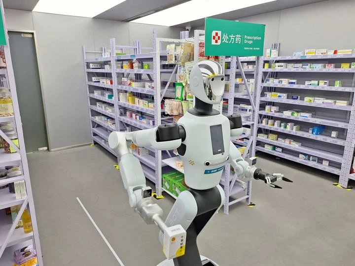 Binh đoàn robot hình người đổ bộ đường phố Trung Quốc, chuyện gì đang xảy ra?