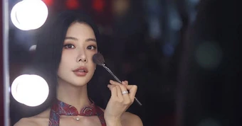Bỏ chồng đại gia, mỹ nhân gợi cảm nức tiếng xứ Hàn "thay đầu" không nhận ra nổi!