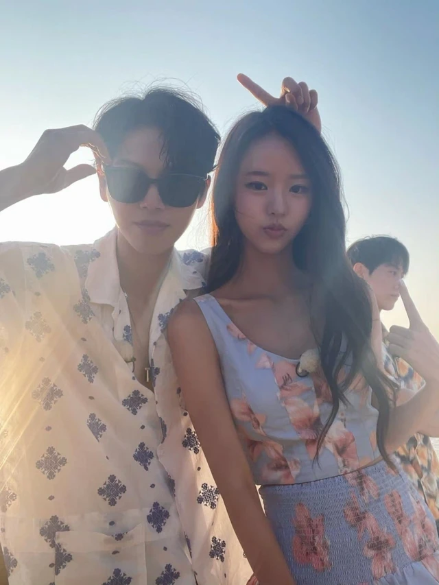 Bố mẹ nàng hậu đình đám "đẩy thuyền" con gái với Soobin? Bố mẹ nàng hậu đình đám "đẩy thuyền" con gái với Soobin?
