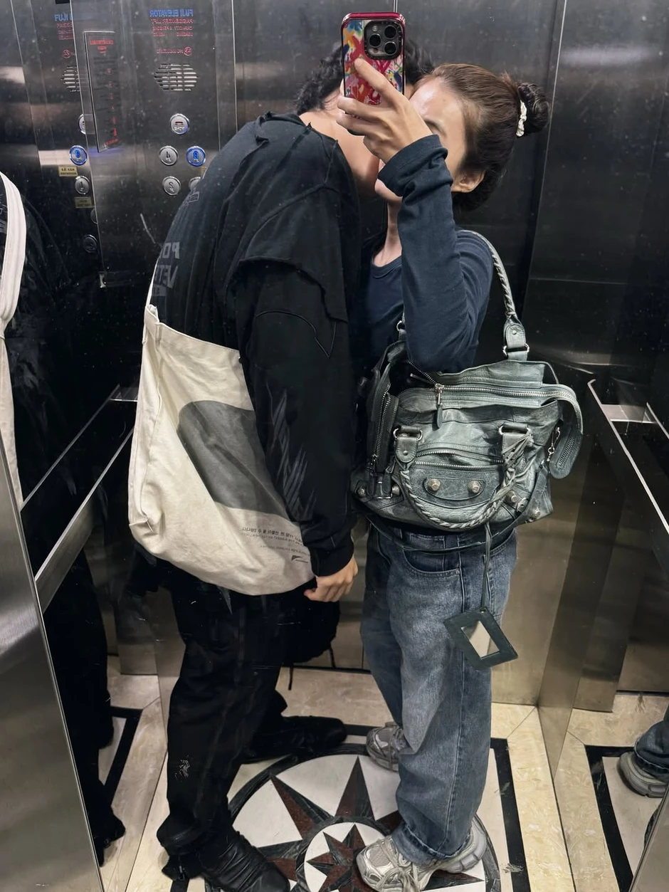 Bóc hint hẹn hò của Khương Lê và nàng thơ lookbook