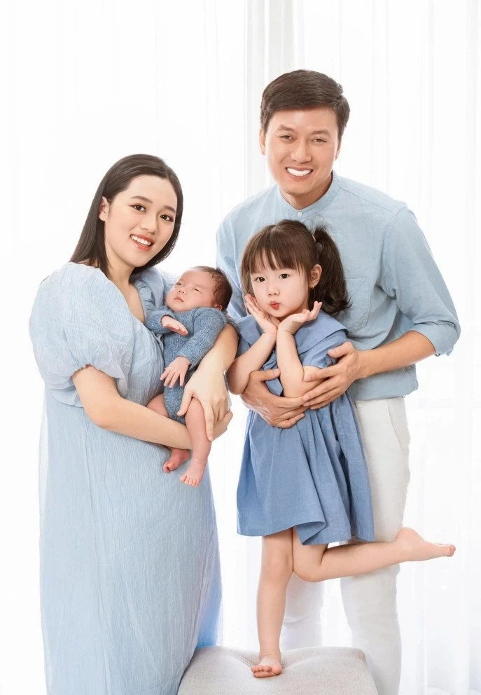 Bốn nghệ sĩ tài hoa, nổi tiếng showbiz Việt lấy vợ kém 16 tuổi là ai?