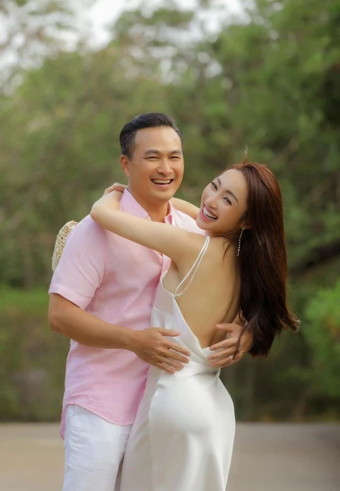 Bốn nghệ sĩ tài hoa, nổi tiếng showbiz Việt lấy vợ kém 16 tuổi là ai?