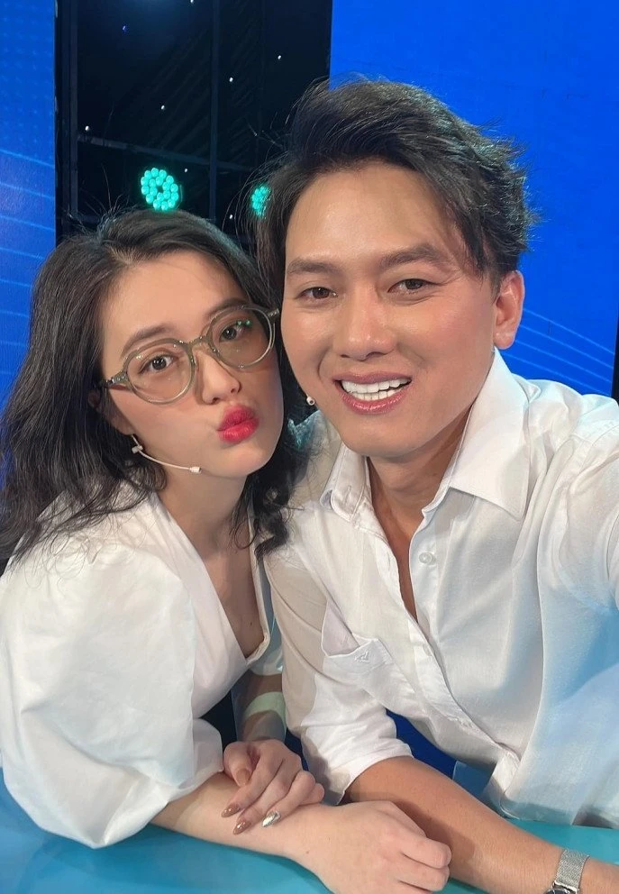Bốn nghệ sĩ tài hoa, nổi tiếng showbiz Việt lấy vợ kém 16 tuổi là ai?