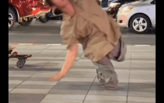 Breakdance 29 giây của chàng trai cụt 2 chân bên lề đường gây bão: Đừng tiếc nuối thay tôi
