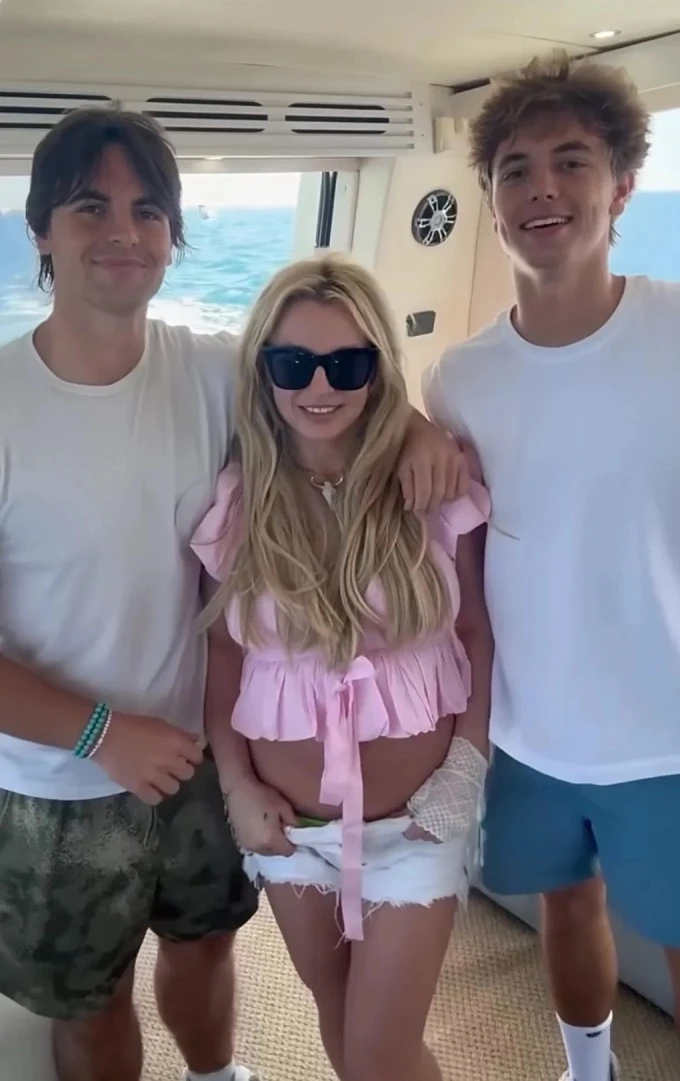 Britney Spears bị truy tố vì lái xe dưới ảnh hưởng của rượu và ma túy