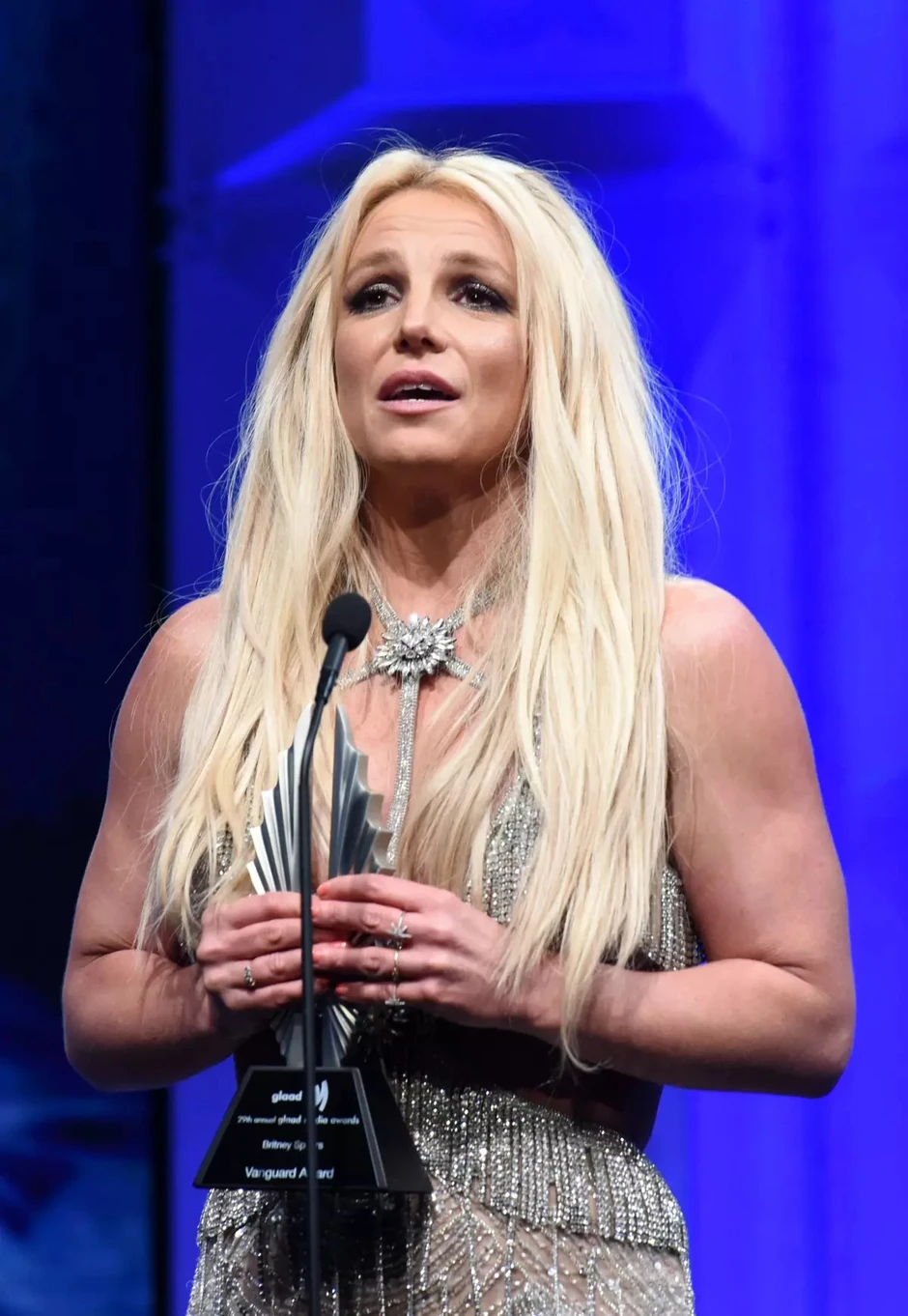 Britney Spears mắc chứng rối loạn lưỡng cực, vào trại cai nghiện do lạm dụng chất kích thích