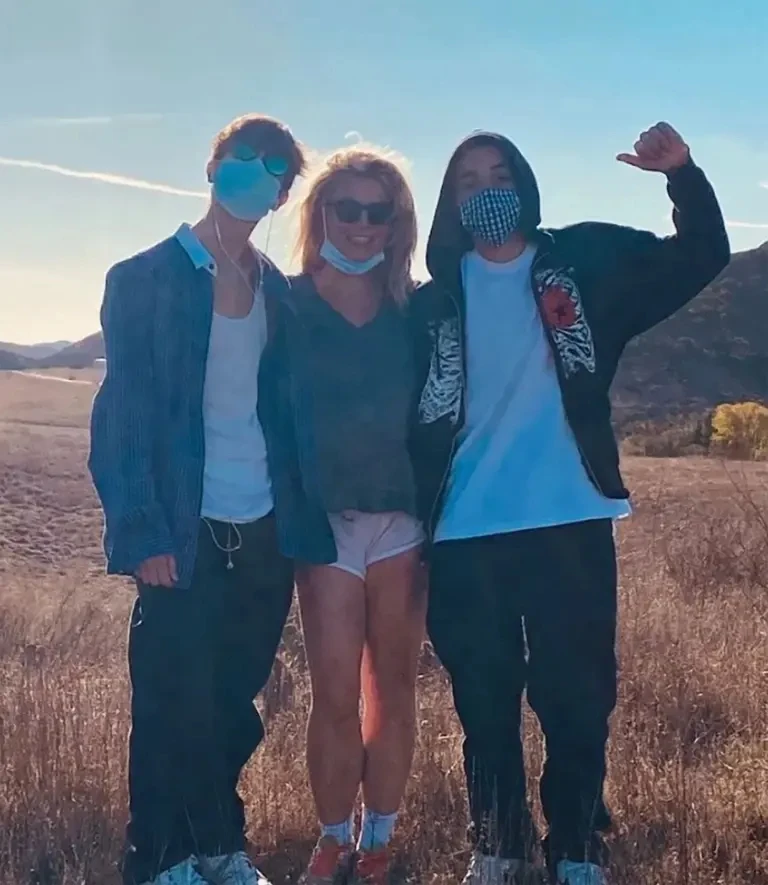 Britney Spears mất quyền nuôi con vào tay chồng cũ, đến nay 2 quý tử có động thái "nịnh nọt" vì muốn bòn rút mẹ?