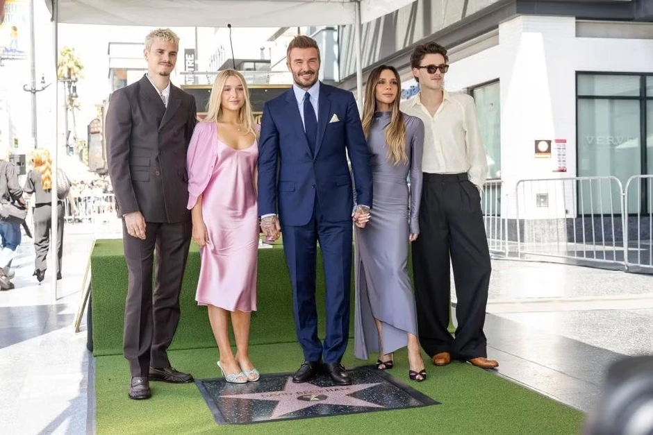 Brooklyn Beckham châm biếm gia đình