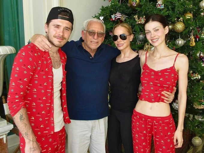 Brooklyn Beckham mừng sinh nhật mẹ vợ giữa lúc xa lánh gia đình ruột Brooklyn Beckham mừng sinh nhật mẹ vợ giữa lúc xa lánh gia đình ruột